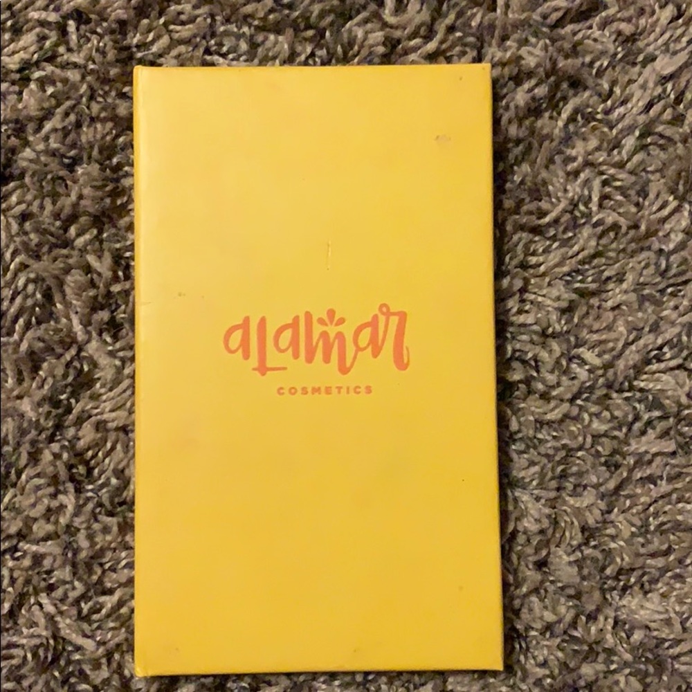 Alamar eyeshadow